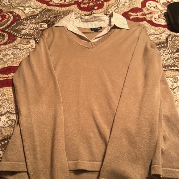 Women’s sweater with white and tan built in collar - Picture 2 of 4